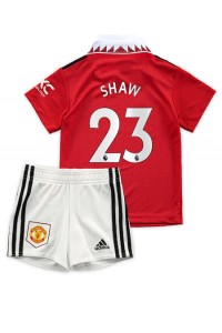 Fotbalové Dres Manchester United Luke Shaw #23 Dětské Domácí Oblečení 2022-23 Krátký Rukáv (+ trenýrky)